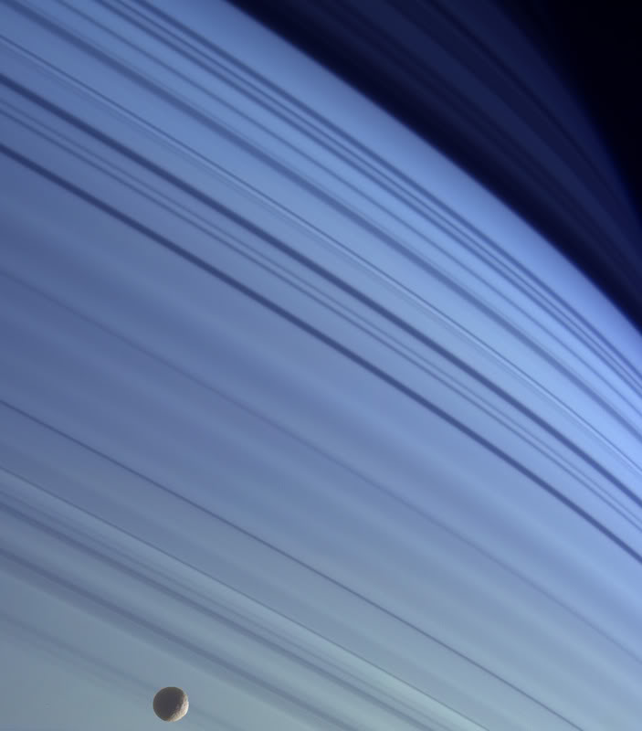 [Imagen: Mimas_NASA_PIA06176.jpg]
